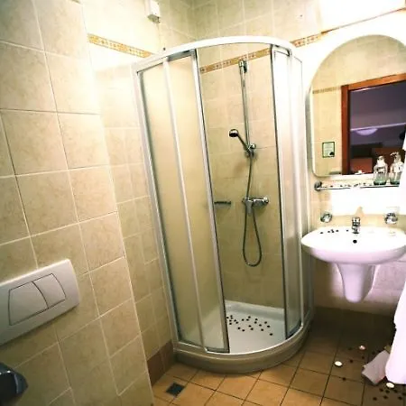 Hotel Lovorka - Drazica 3*