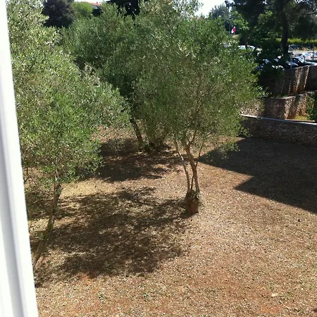 Hotel Lovorka - Drazica Krk Town