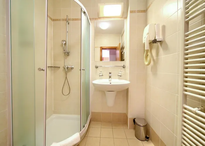 Otel Lovorka - Drazica Krk Town