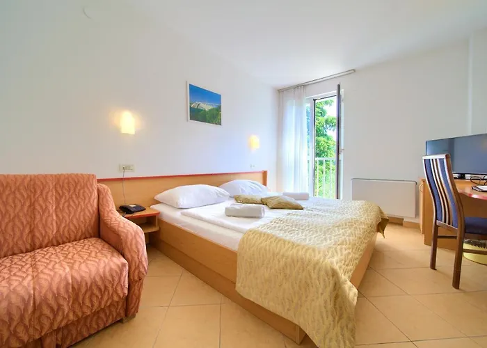 Lovorka - Drazica 3*