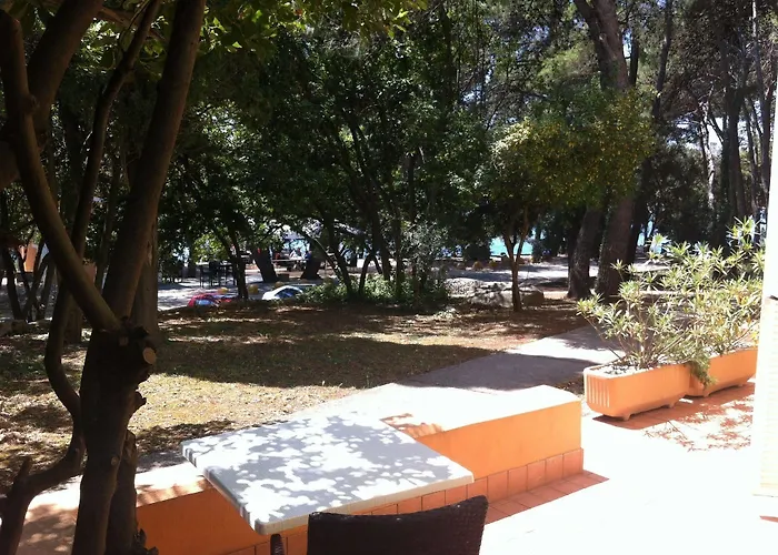 Hotel Lovorka - Drazica Krk Town