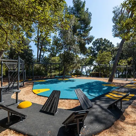 Hotel Lovorka - Drazica 3*