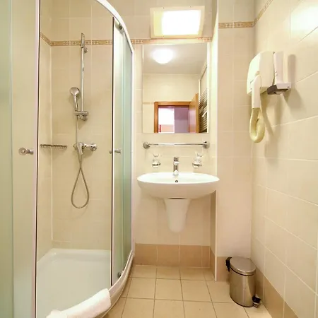 Hotel Lovorka - Drazica Krk Town